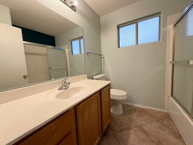 Building Photo - 4207 E Juanita Ave