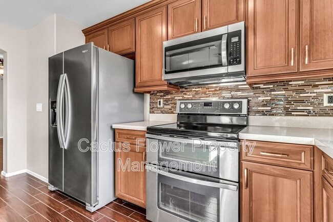 Building Photo - 2544 E Vermont Dr