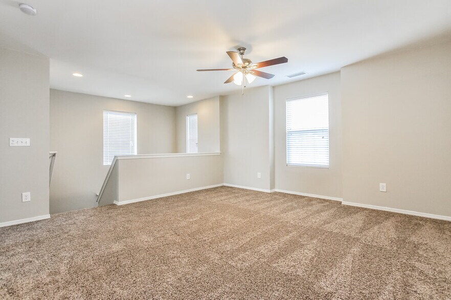 Building Photo - 547 Kerriann Ln