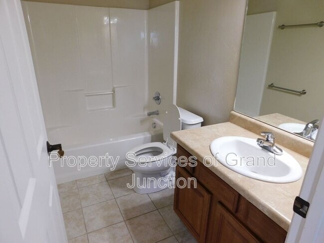 Building Photo - 1105 Alexander Ct