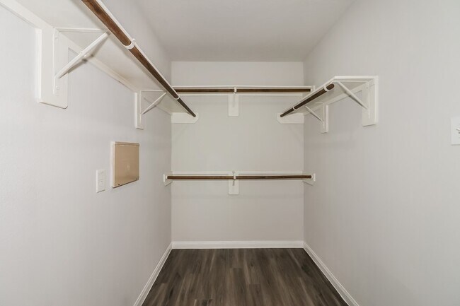 Building Photo - 2603 Montecito Ln