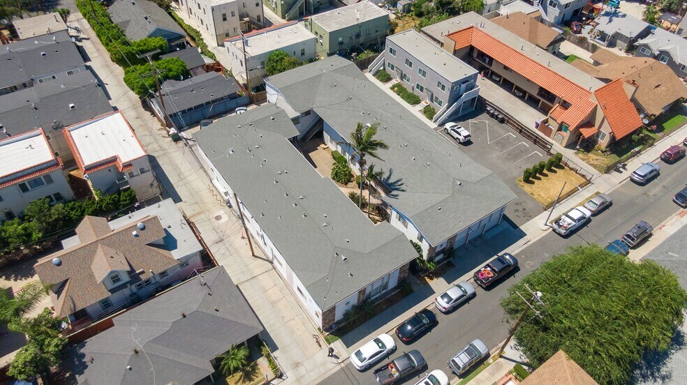 Building Photo - 425 Gaviota Ave