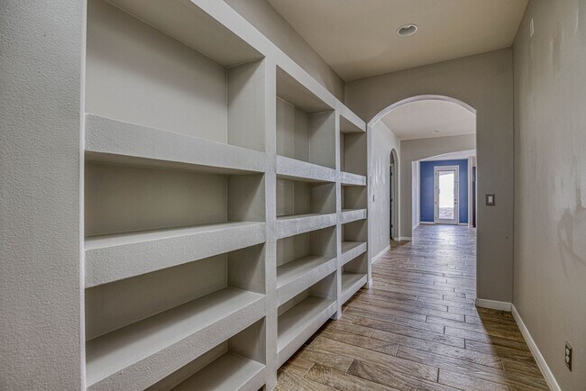 Building Photo - Beautiful East side House