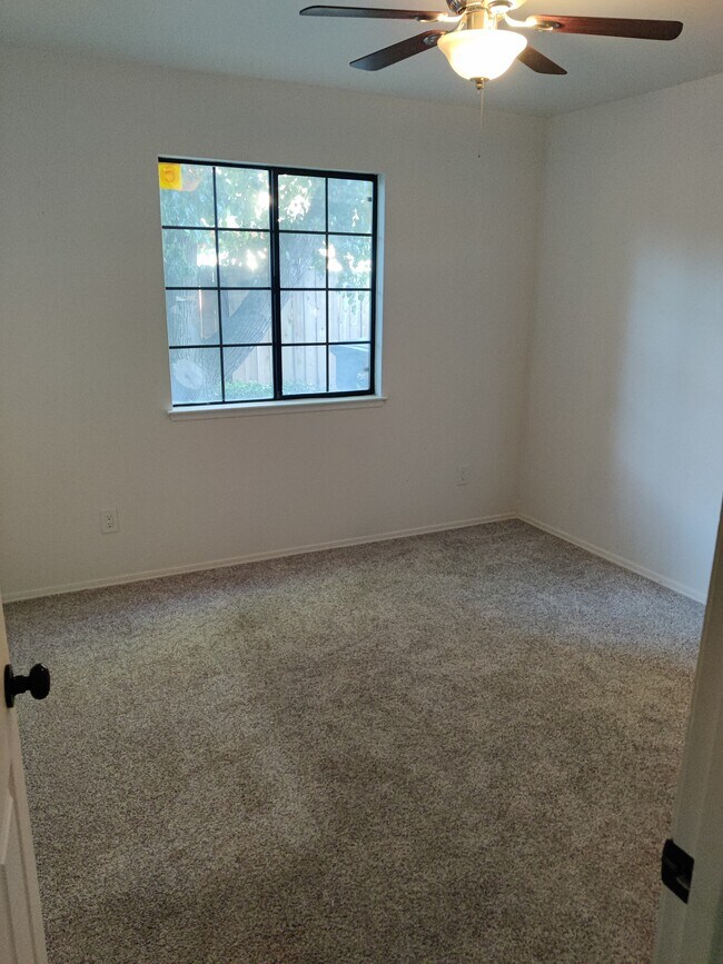 Building Photo - 1097 North Point Dr
