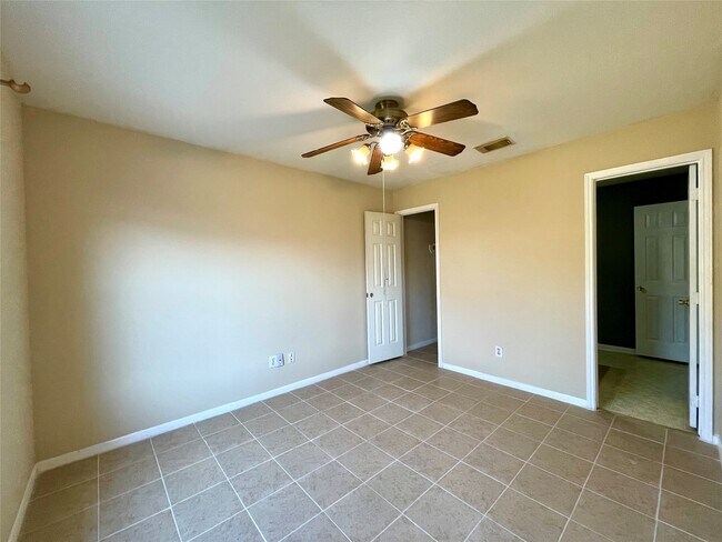 Building Photo - 7303 Foxshadows Ln