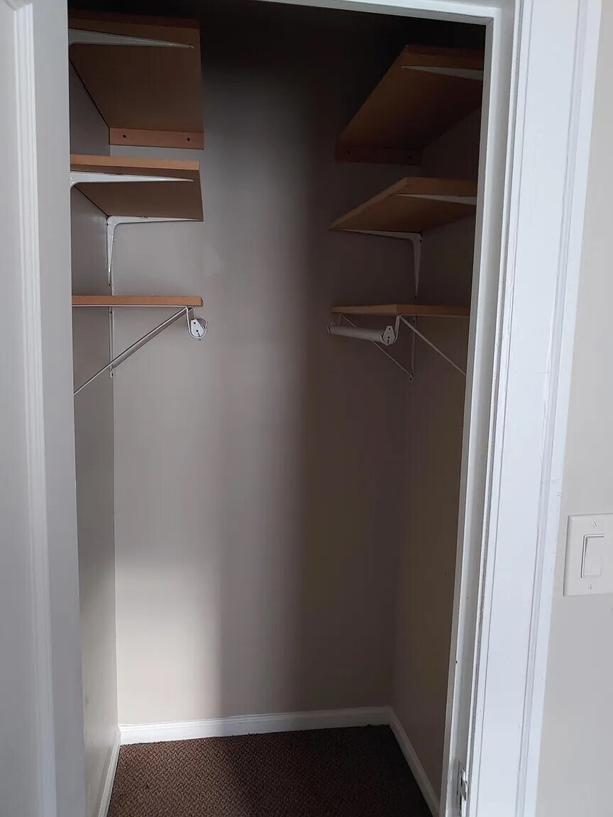 mastercloset - 8155 S Merrill Ave