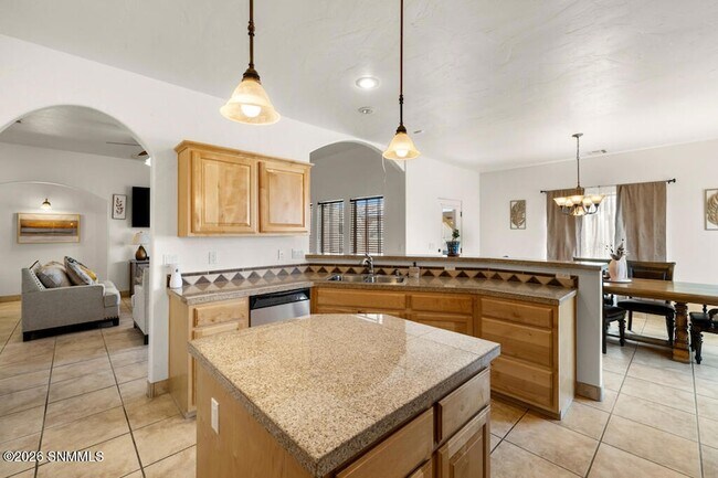 Building Photo - 2561 Desert Cove Pl