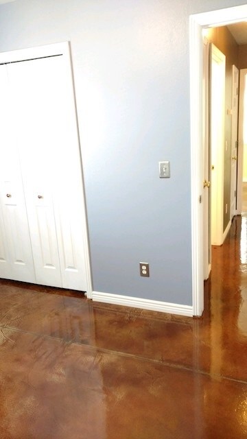 Building Photo - 712 Meadowbrook Dr