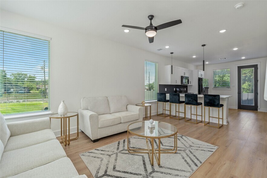 Building Photo - Villas at Mansfield ALL BILLS PAID