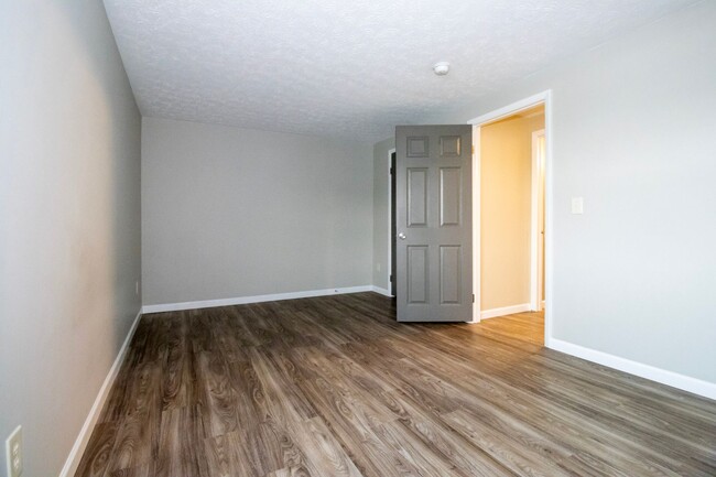 Building Photo - One Bedroom Apartment