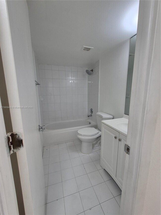Building Photo - 9320 Fontainebleau Blvd