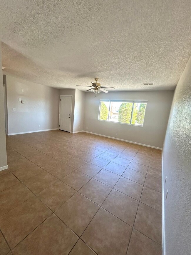 Building Photo - **MOVE-IN Special ** Beautiful 3 Bedroom/ 2 Bathroom Home In Downtown 29 Palms