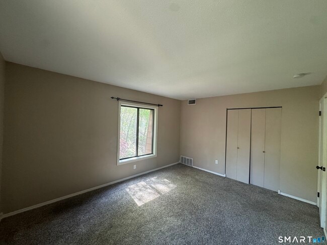 Building Photo - 95 Woodsedge Dr