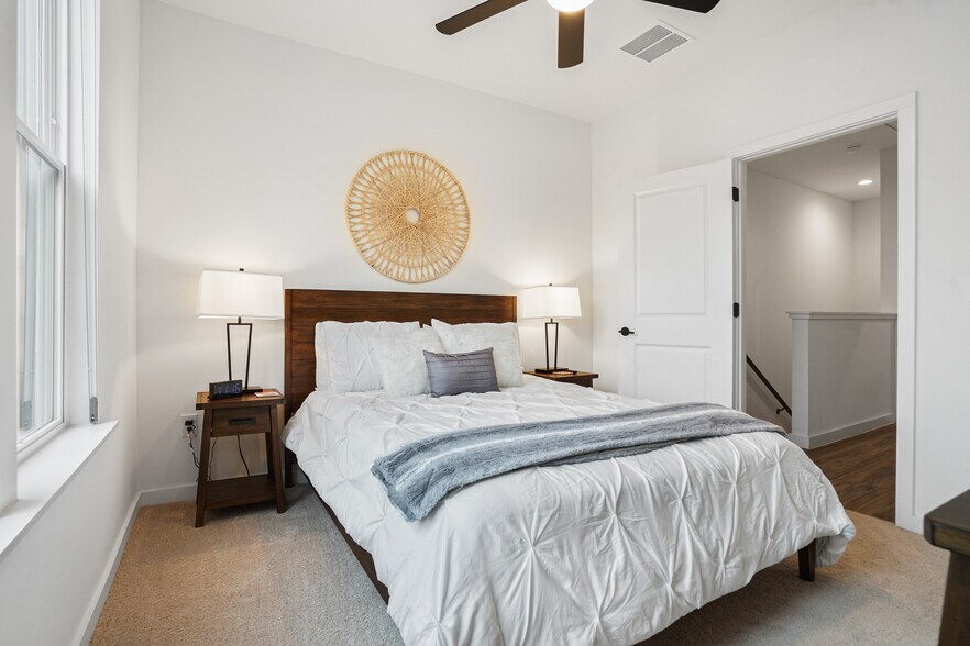 Building Photo - 3809 Valley View Rd