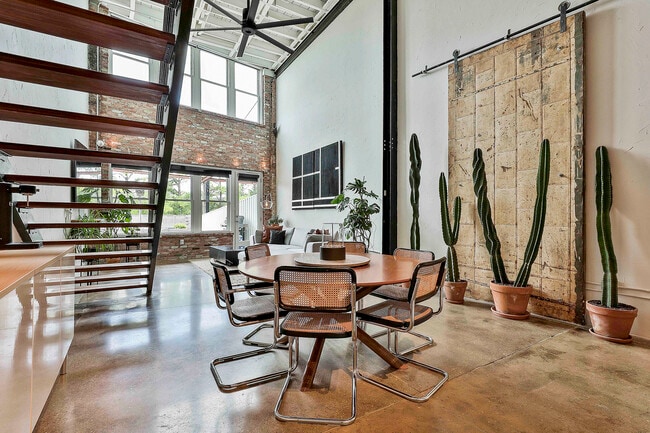 Building Photo - 675 Greenwood Ave NE