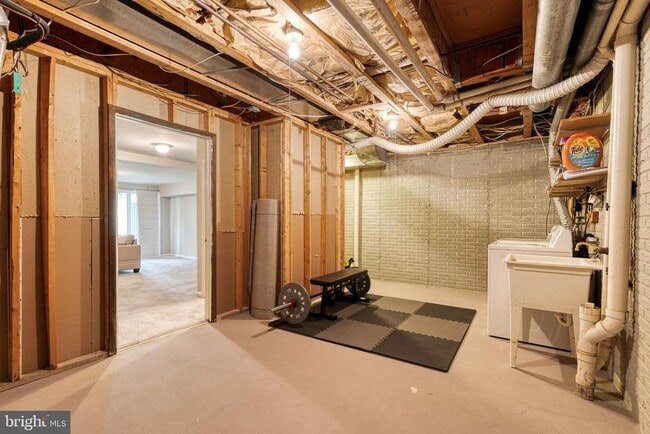 Building Photo - 3 Greenshire Ln
