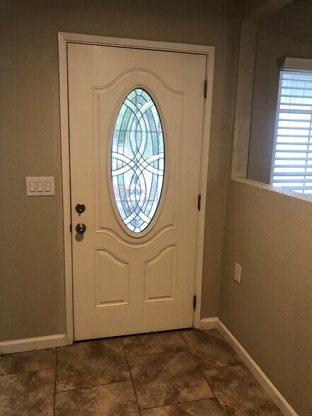 Building Photo - 131 Cavan Ct