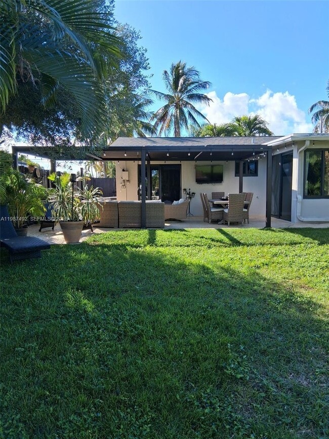 Building Photo - 371 SE 3rd St