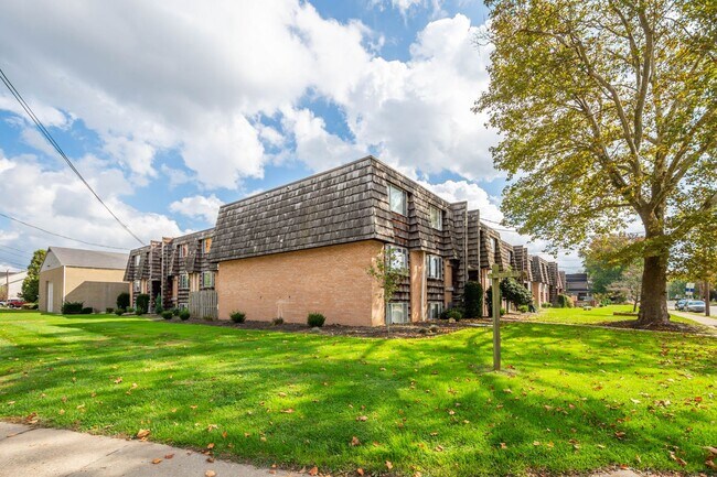 Building Photo - 2 Bedroom and 1.5 Bathroom Apartment in Be...