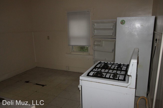 Building Photo - 1429 Judson St