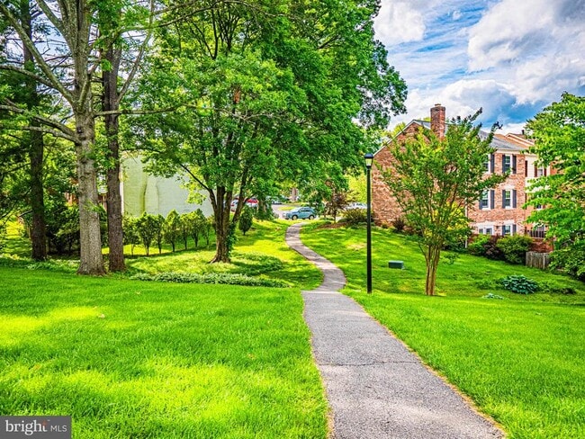 Building Photo - 29 Longmeadow Dr
