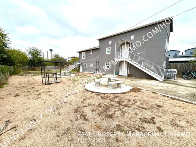 Building Photo - AVAILABLE NOW! FULLY FURNISHED 2 Bedroom /...