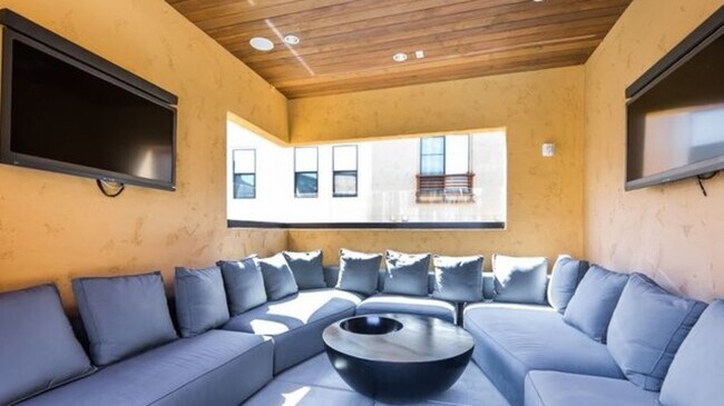 Building Photo - 21155 N 56th St