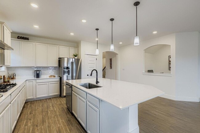 Building Photo - 6800 Cliff Rose Dr