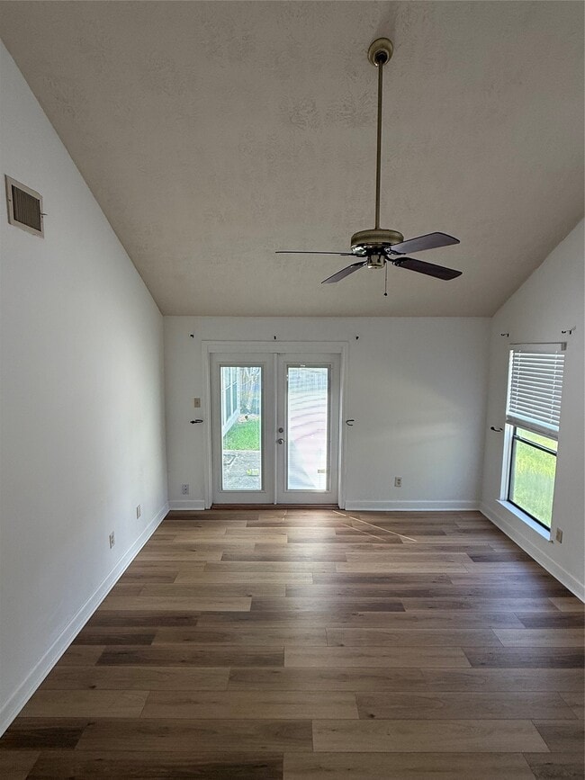 Building Photo - 3211 Mesquite Dr
