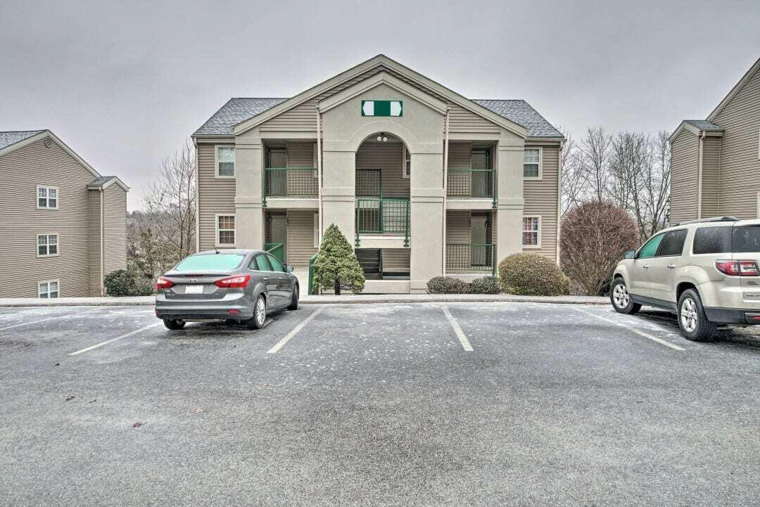 Entry to condo - 555 Valley View Rd
