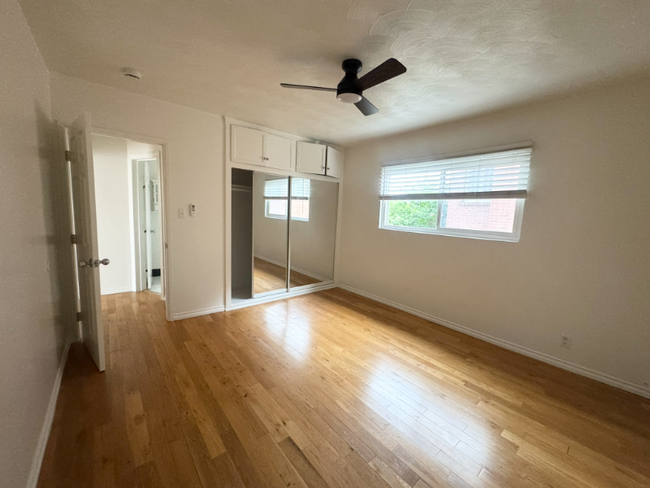 Building Photo - 1093 S Orange Dr