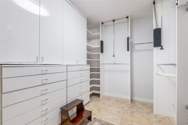 Building Photo - 13643 Deering Bay Dr