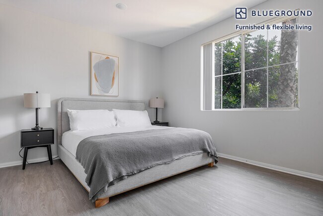 Building Photo - 2201 S Beverly Glen Blvd