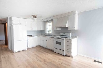 Building Photo - 3 Bedroom Ranch Available for Rent March 1st