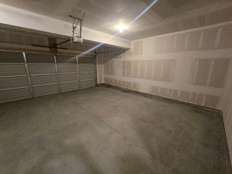 Building Photo - 4832 River Roads Dr