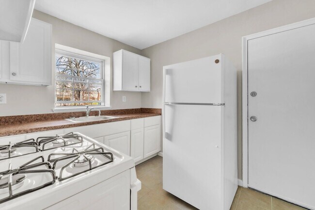 Building Photo - 41 Niles St