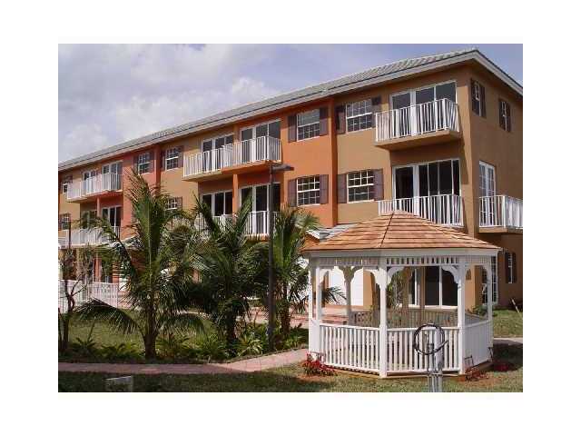 Building Photo - 2725 NE 8th Ave