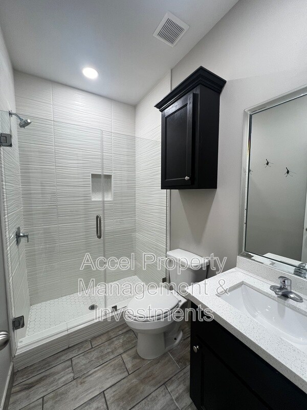 Building Photo - 1327 W Garfield Ave