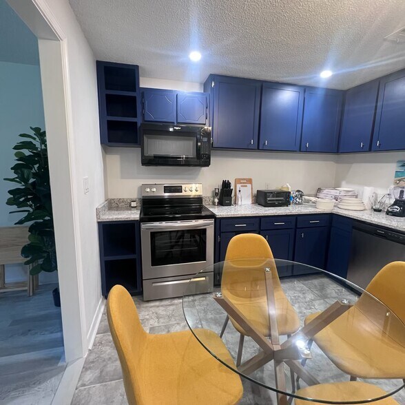 Building Photo - 4584 Tamarind Dr