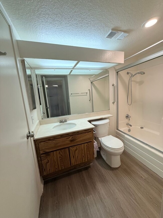 Building Photo - Pheasant Creek Condo 2 Bed | 2 Bath | Upper Unit w/ Vaulted Ceiling & Private Garage!