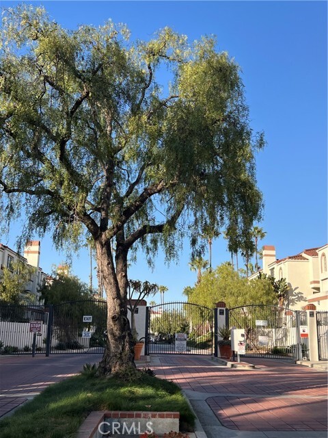 Building Photo - 2931 Plaza del Amo