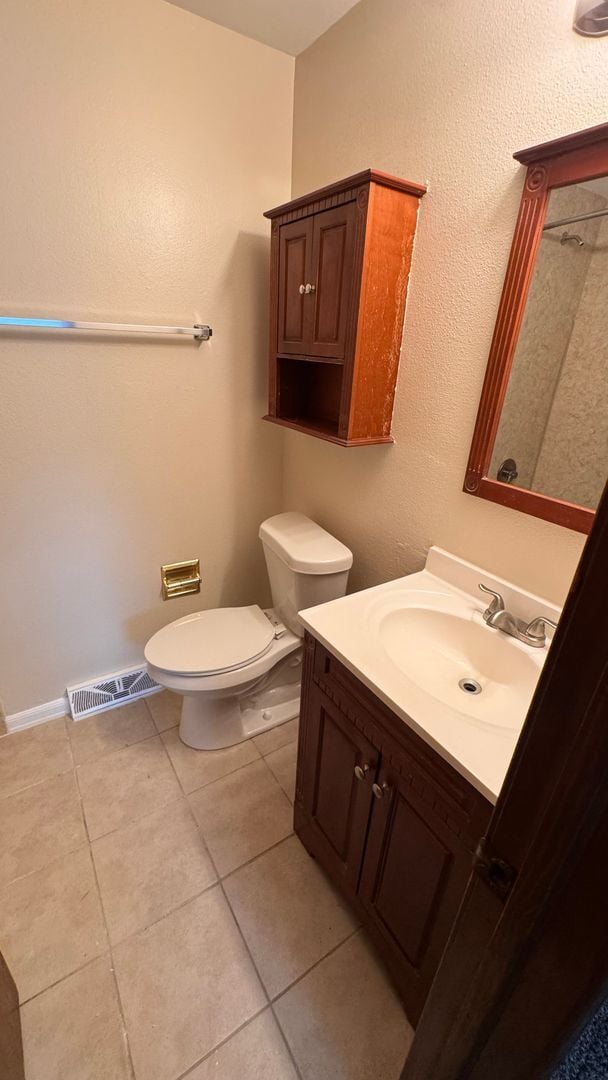 Building Photo - 3 bed 2.5 bath w/ garage, Great location off University and Dry Creek, close to Southglenn Mall a...