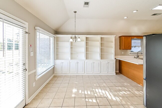 Building Photo - 6480 Cheyenne Dr