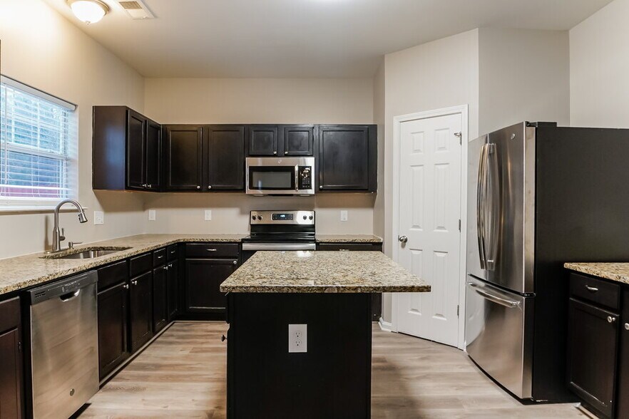 Building Photo - 6325 Polar Fox Ct