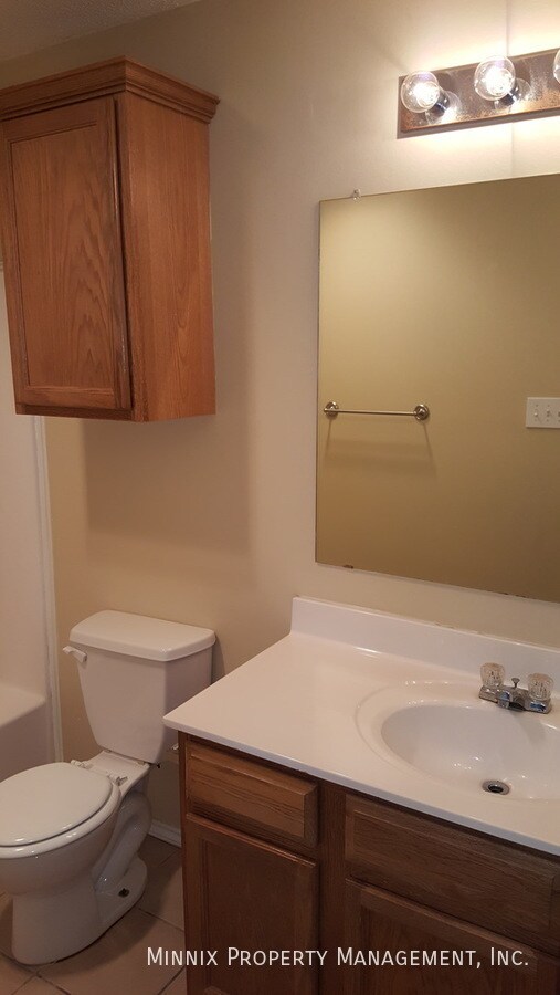 Building Photo - 515 N Kline Ave