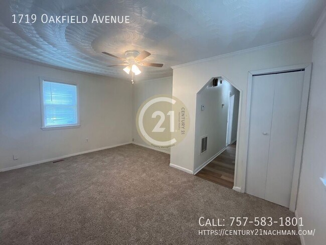 Building Photo - 1719 Oakfield Ave