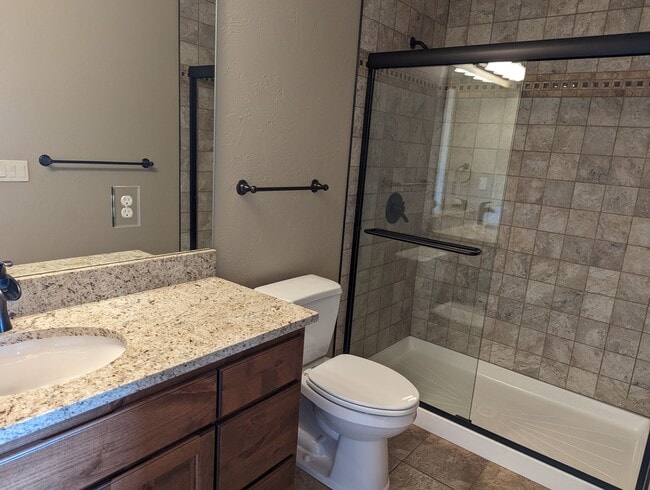Building Photo - Wonderful 3 bedroom 2 bath Orchards condo