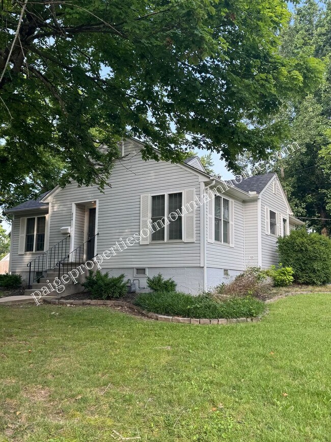 Building Photo - Charming 2-bedroom, 1-bath