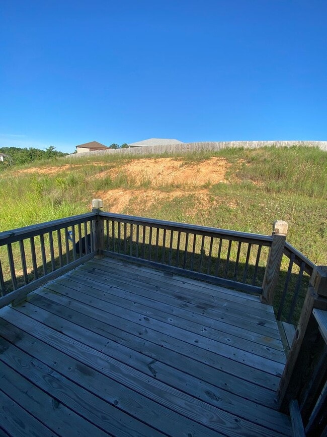 Building Photo - 3 bedroom, 3 bathroom home located in Brus...