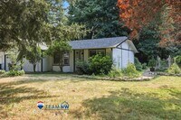 Building Photo - MOVE IN READY NOW! 2 bed 1 ba - Great location! Tumwater School District.